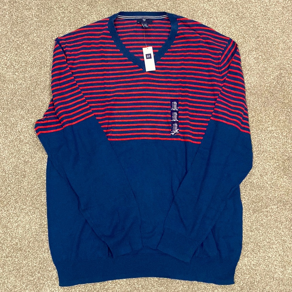 Gap sweater